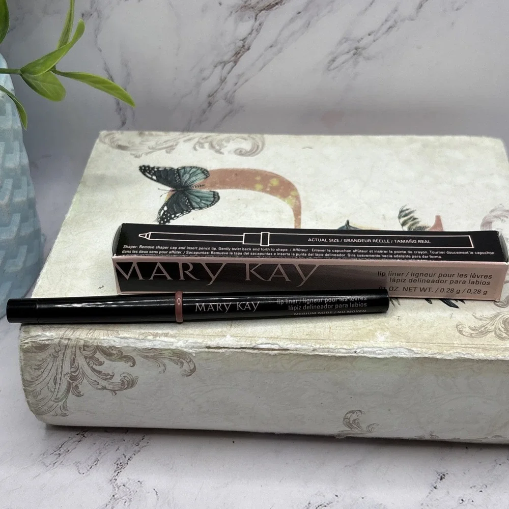 New In Box Mary Kay Twist Up Lip Liner Medium Nude #085795 Full Size